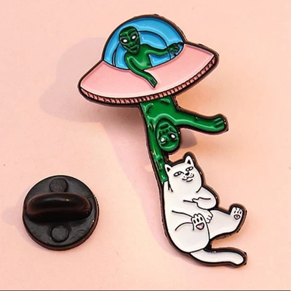 Funny Space Cat Alien Enamel Pin Astronomy UFO - Picture 2 of 6